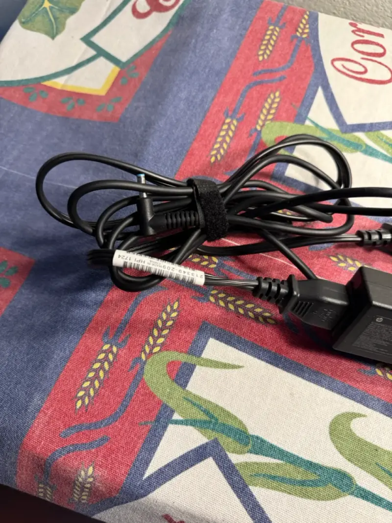 Cargador HP 45W para Laptop - 3