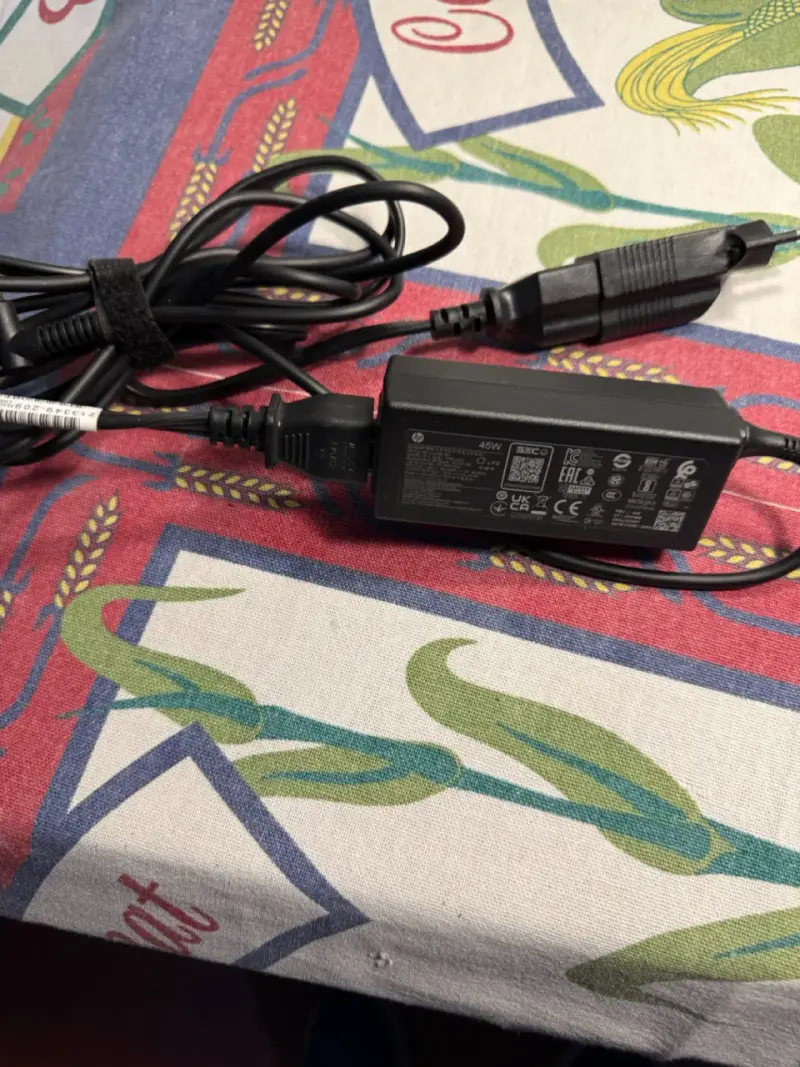 Cargador HP 45W para Laptop - 4
