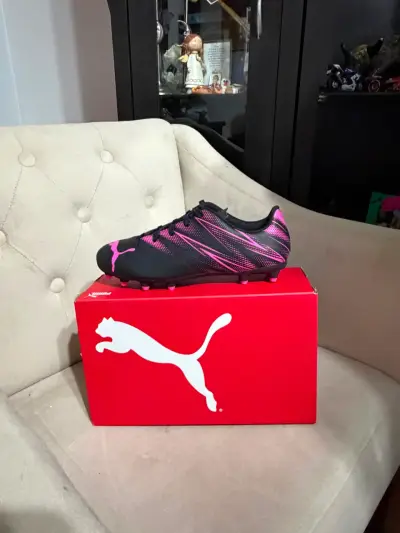 Botines de fútbol Puma negros y rosados - miniatura 3