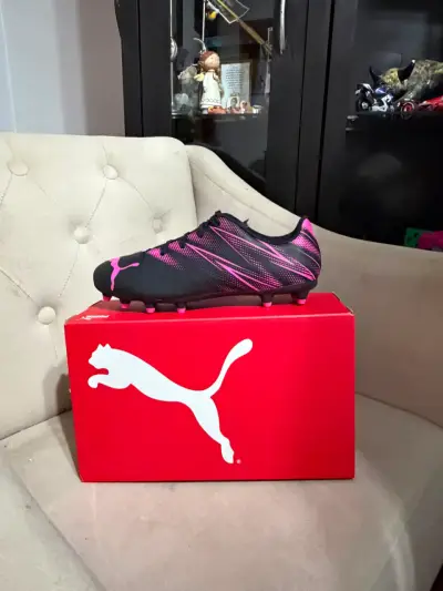 Botines de fútbol Puma negros y rosados - miniatura 5