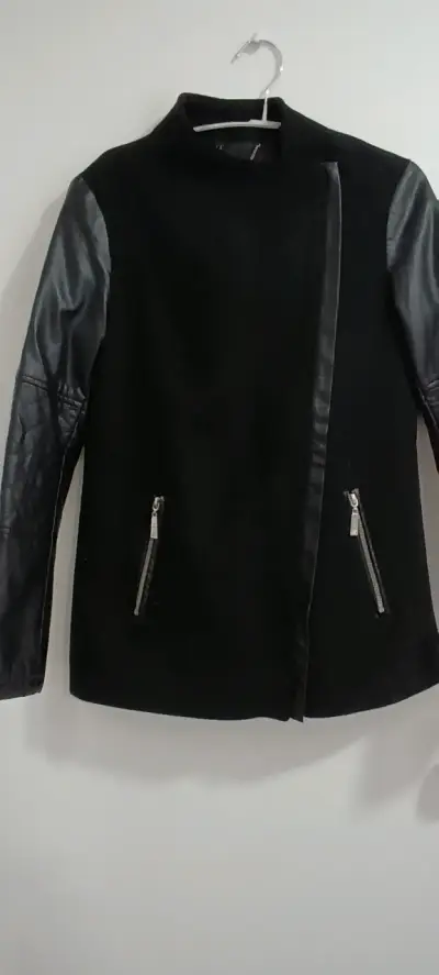 Chaqueta negra Mossimo, talla S - miniatura 1