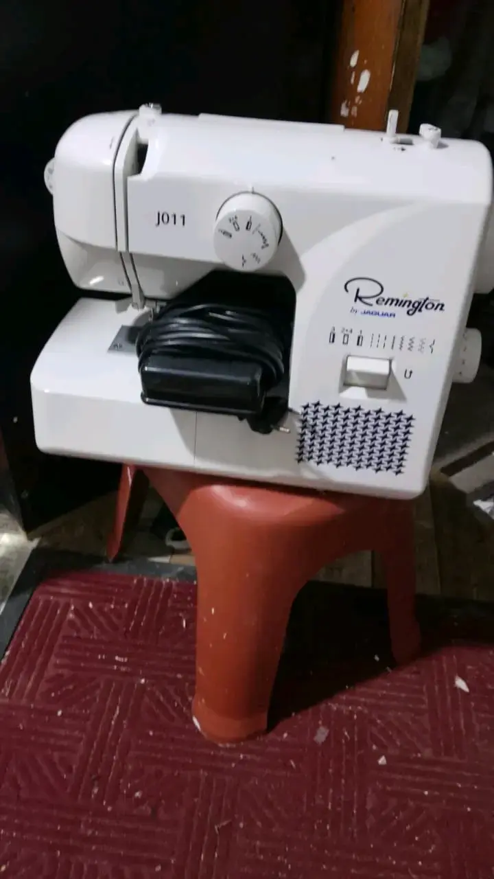 Máquina de Coser Remington Jaguar J011 Automática - 2