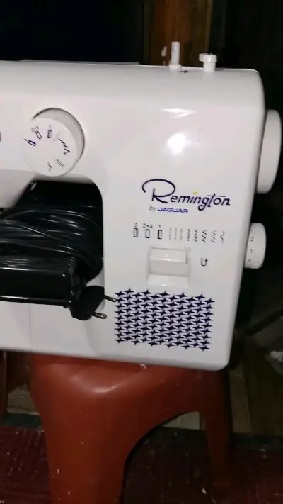 Máquina de Coser Remington Jaguar J011 Automática - miniatura 4