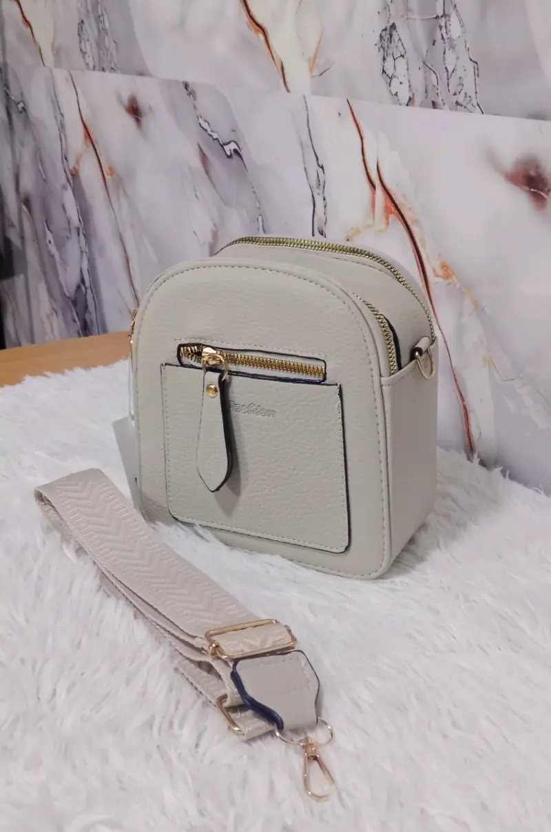Carteras  con Correas  ajustables. Valor unitario - 4