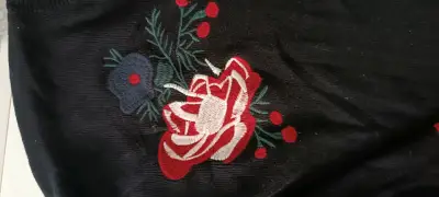 Suéter negro con bordado floral - Americanino - miniatura 2