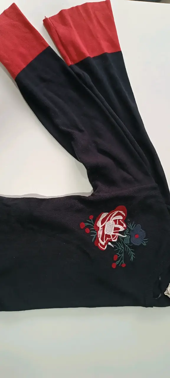 Suéter negro con bordado floral - Americanino - 3