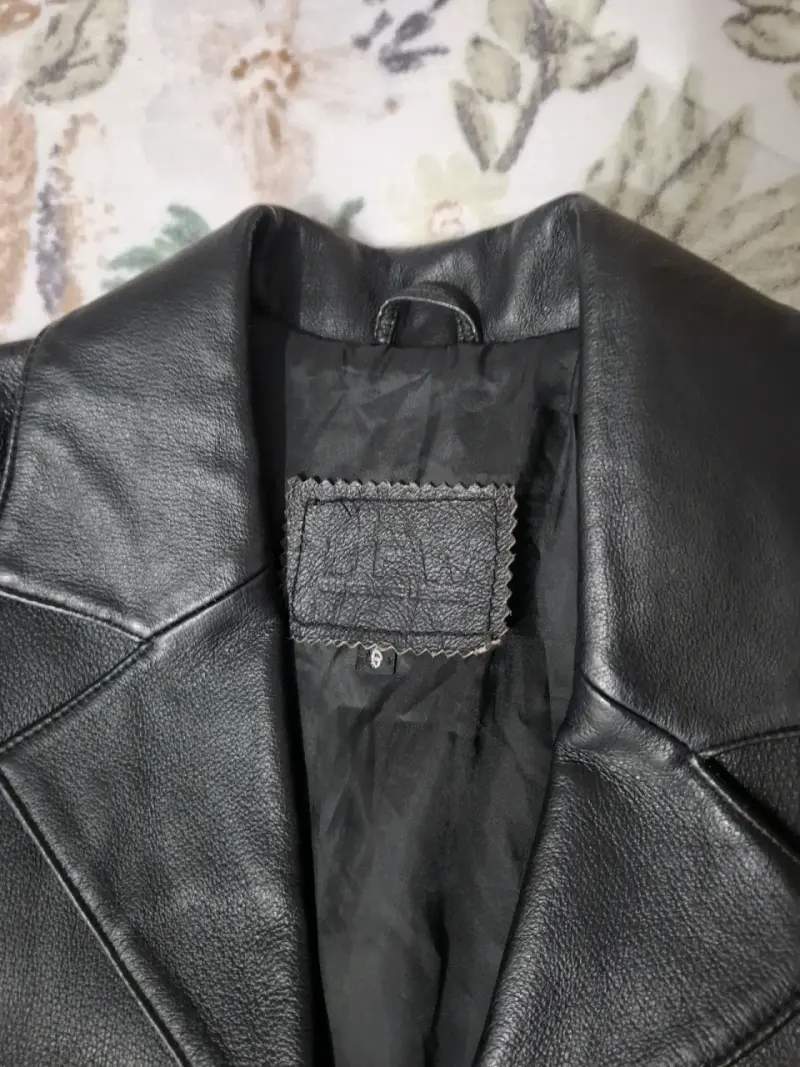 Abrigo de cuero negro para mujer - 3