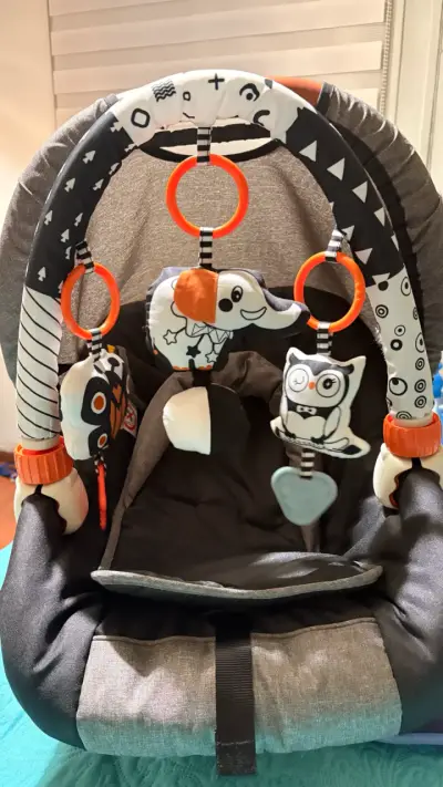 Arco de juego para coche de bebé con juguetes colgantes - miniatura 1