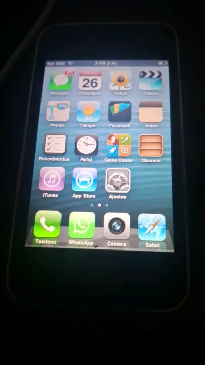 iPhone 3GS en buen estado con cargador - miniatura 2