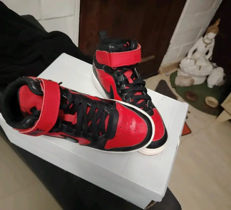 Zapatillas deportivas Nike rojas y negras - 3