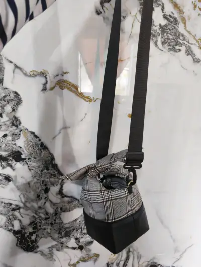 Bolso de mano a cuadros Zara con correa ajustable - miniatura 2