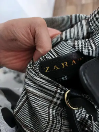 Bolso de mano a cuadros Zara con correa ajustable - miniatura 3
