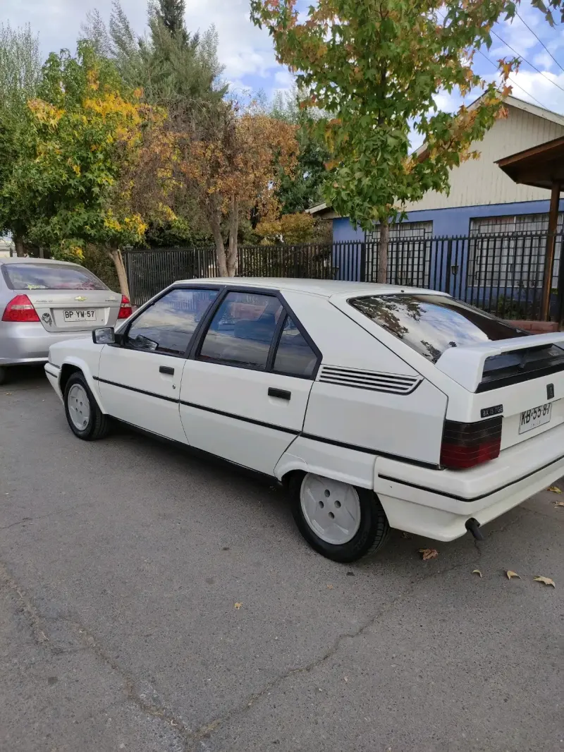 Citroën BX blanco en buen estado - 2