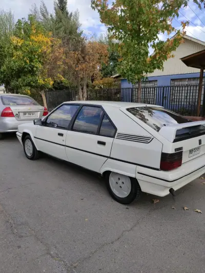 Citroën BX blanco en buen estado - miniatura 2