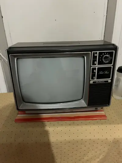 Televisor retro Mundial en buen estado - miniatura 1