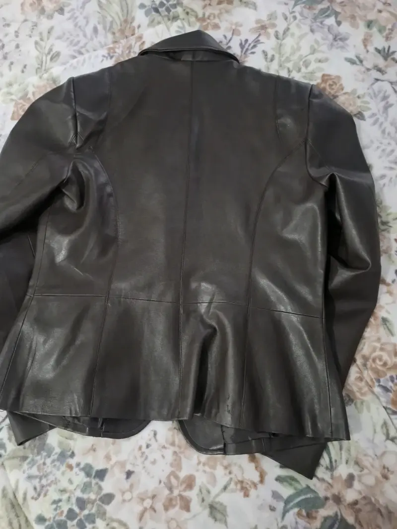 Chaqueta de cuerina - café oscura - talla L - 2