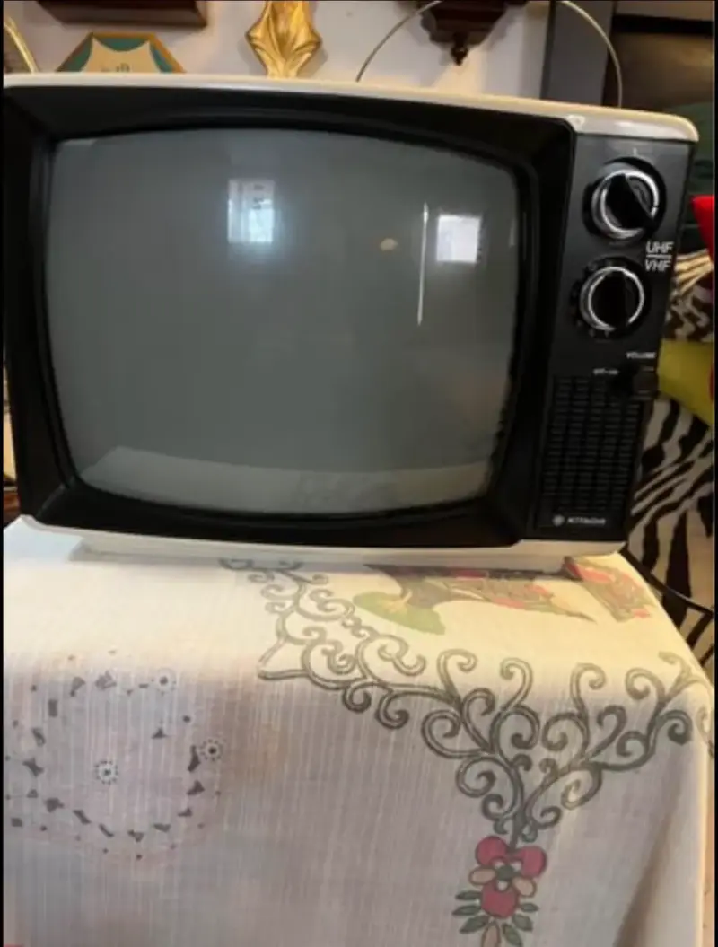 Televisor Blanco y Negro Kitachi