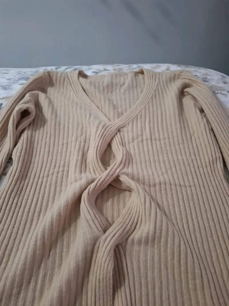 Chaleco de punto beige con diseño trenzado - 2