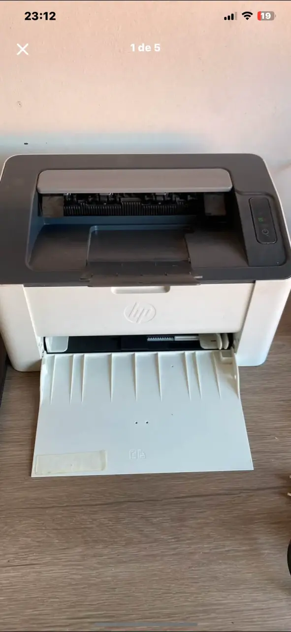Impresora láser HP con cable de alimentación - 1