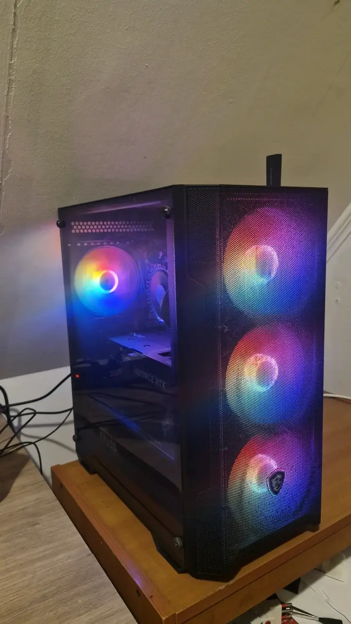 PC Gamer con RTX 4060 Ti Excelente Estado - 1