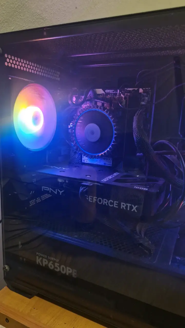 PC Gamer con RTX 4060 Ti Excelente Estado - 2