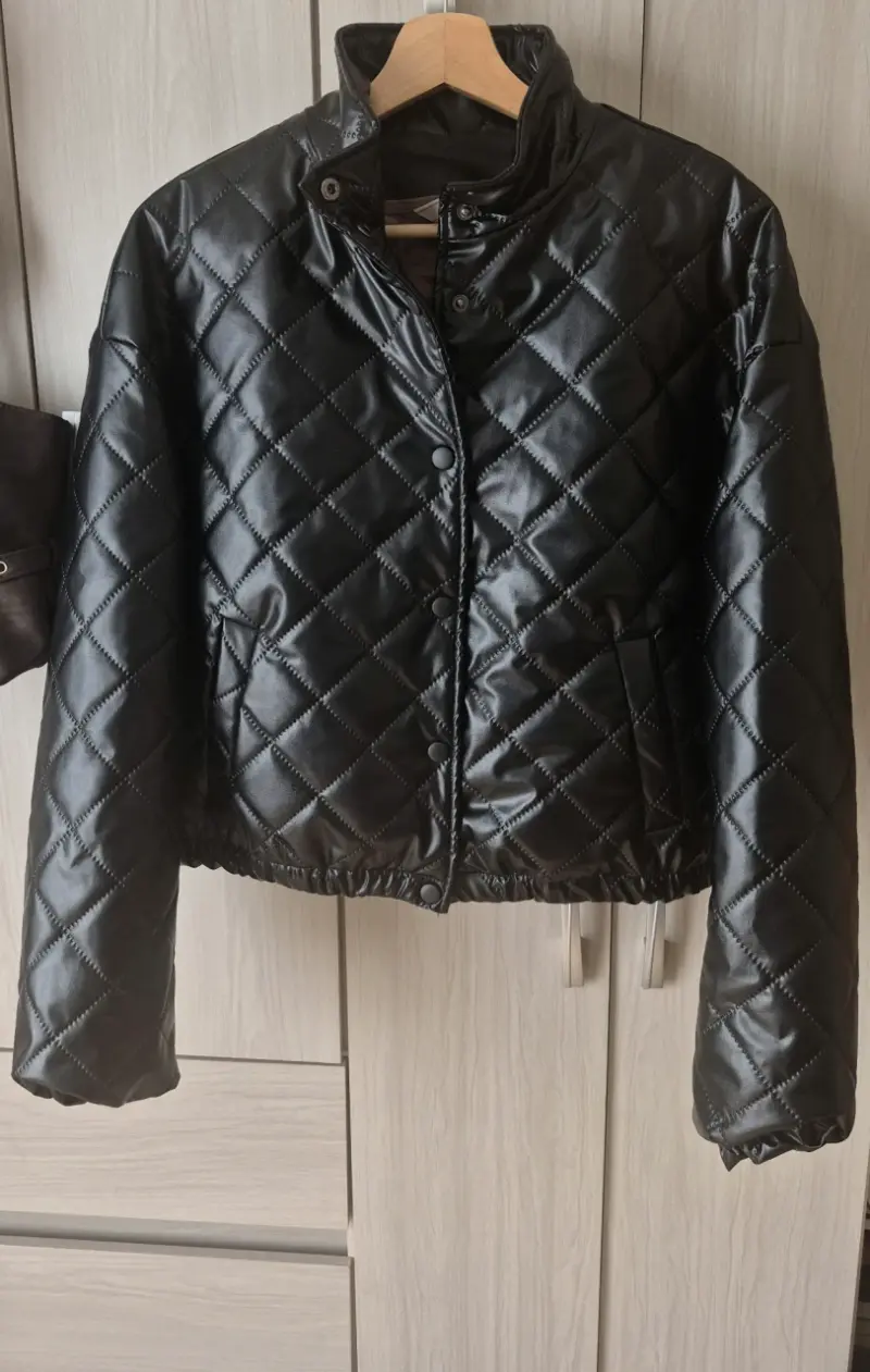 Chaqueta acolchada negra para mujer - 2