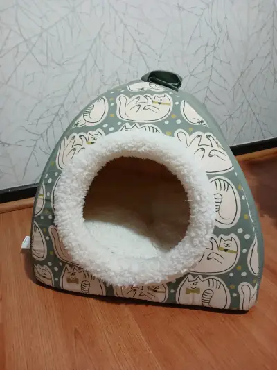 Cama para gato iglú con diseño de gatos - miniatura 1