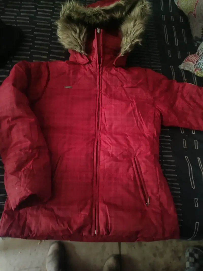 Chaqueta de invierno roja Columbia con capucha - 2