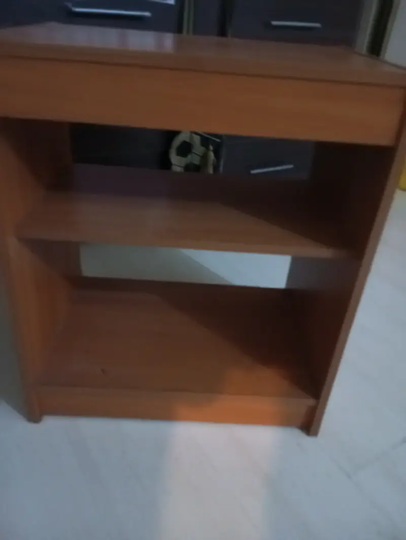 Mesa de noche de madera - 1