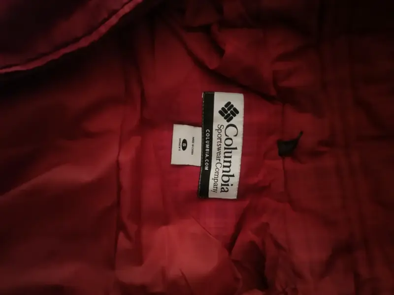 Chaqueta de invierno roja Columbia con capucha - 4