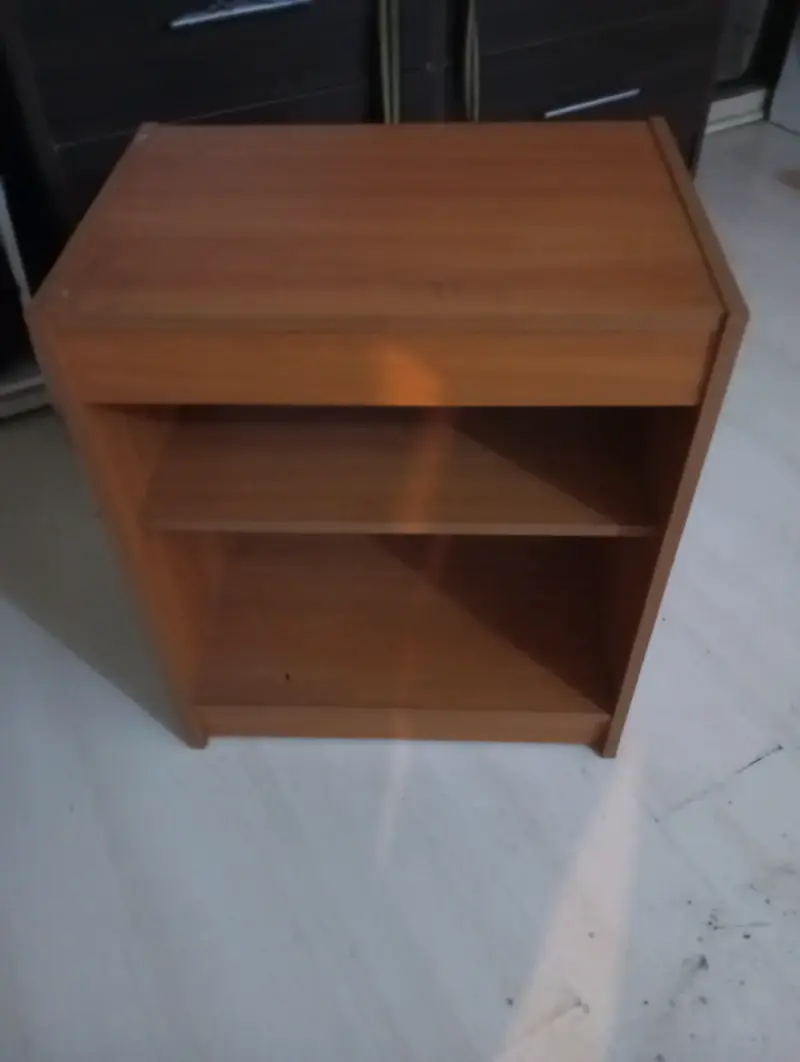 Mesa de noche de madera - 2