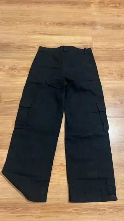 Pantalones cargo negros mujer - miniatura 2