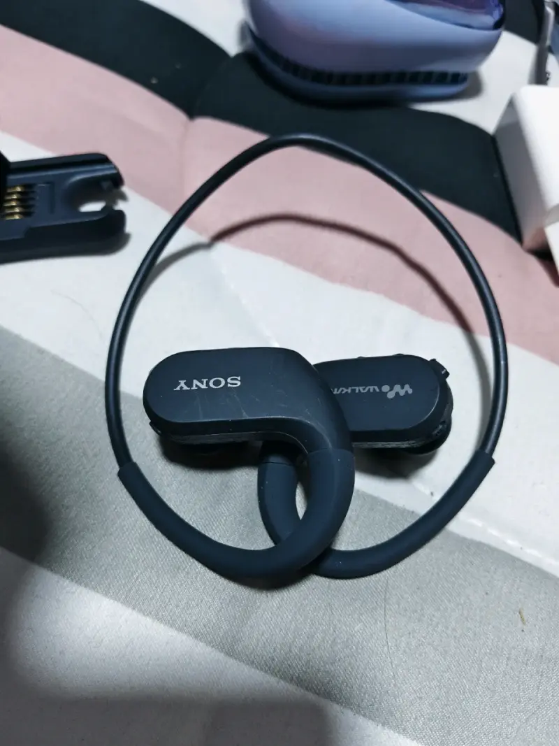 Audífonos deportivos inalámbricos Sony resistentes - 1