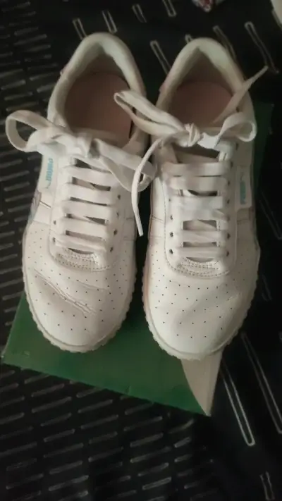 Zapatillas deportivas blancas Puma para mujer - miniatura 1