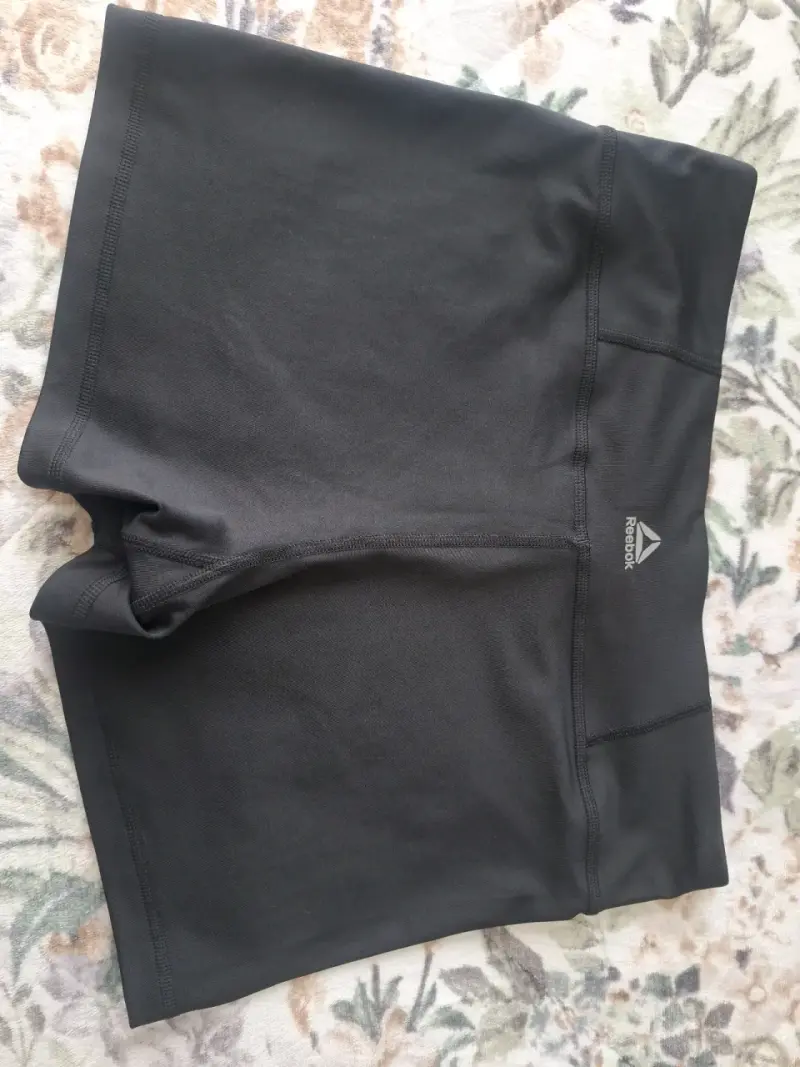 Shorts deportivos negros Reebok Speedwick - 2
