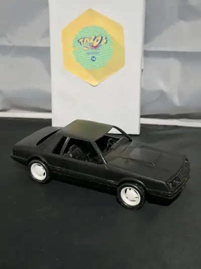 Auto Ford Mustang  juguete clásico negro - miniatura 1