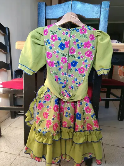Vestidos de Huasa con estampado floral y zapatos - miniatura 3