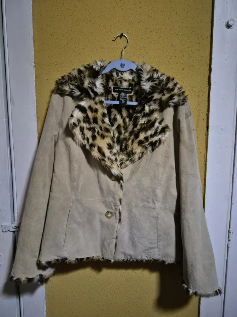 Chaqueta de gamuza con cuello de piel sintética - 1