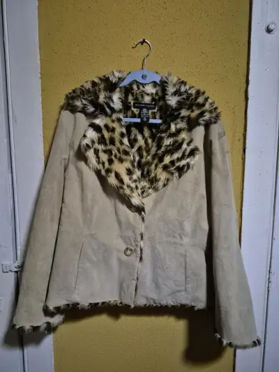 Chaqueta de gamuza con cuello de piel sintética - miniatura 1