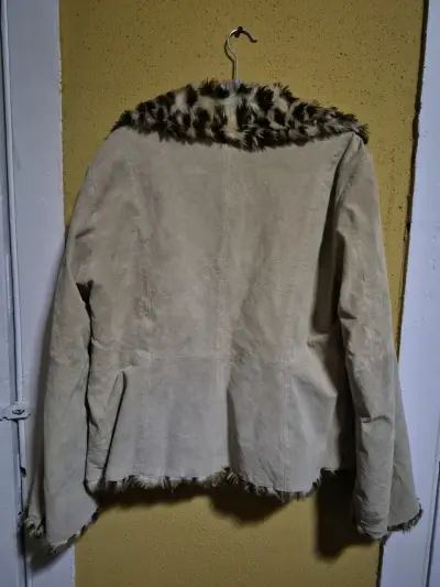 Chaqueta de gamuza con cuello de piel sintética - miniatura 2