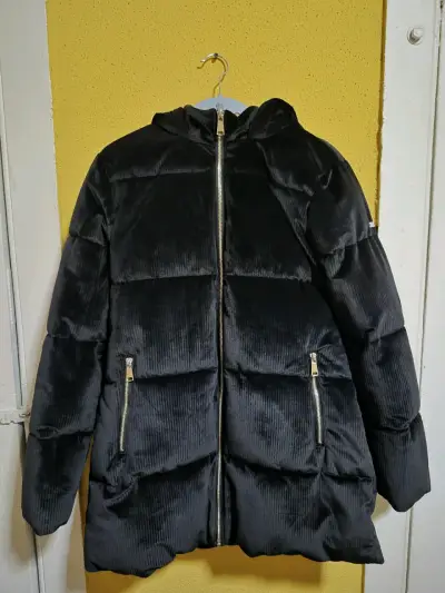 Chaqueta acolchada negra con capucha - miniatura 1