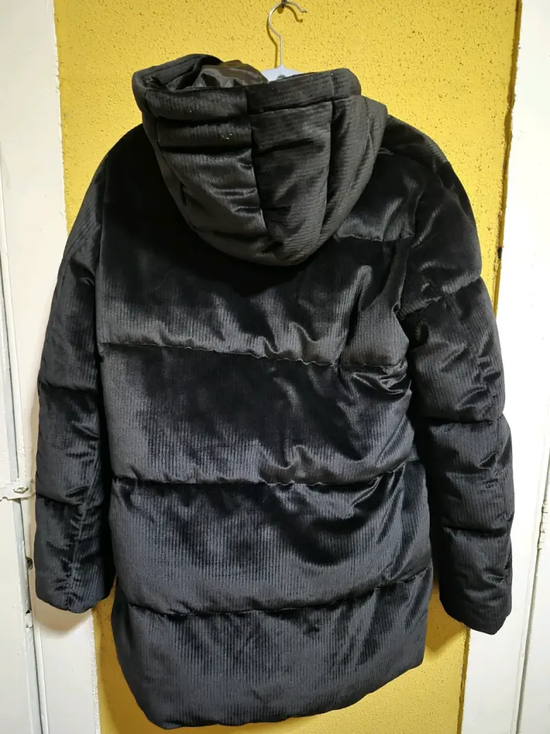 Chaqueta acolchada negra con capucha - 2