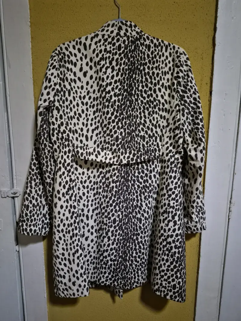 Abrigo de mujer estampado animal print - 2