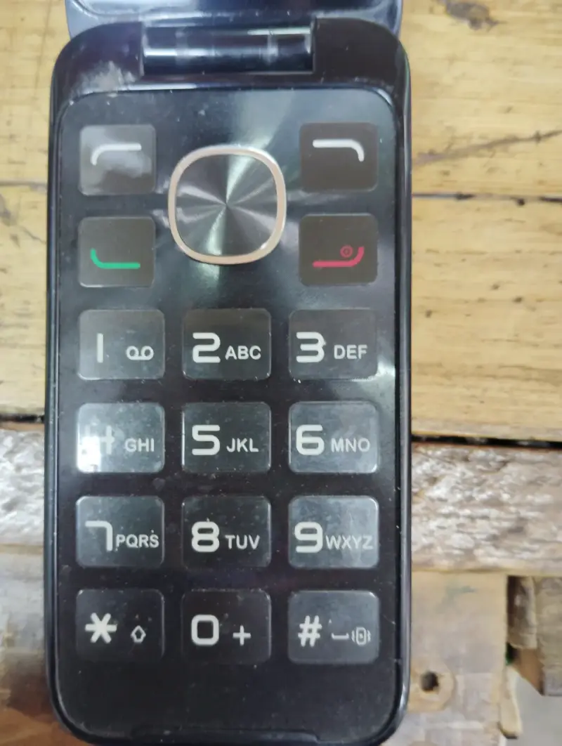 Celular tipo concha Own básico para adultos - 2