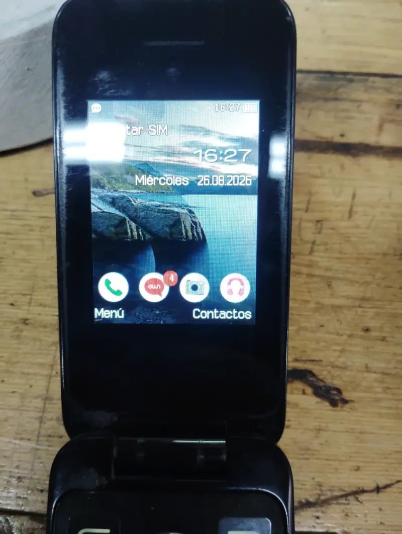 Celular tipo concha Own básico para adultos - 3