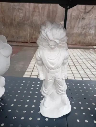 Figura de yeso decorativa de personaje animado - miniatura 2