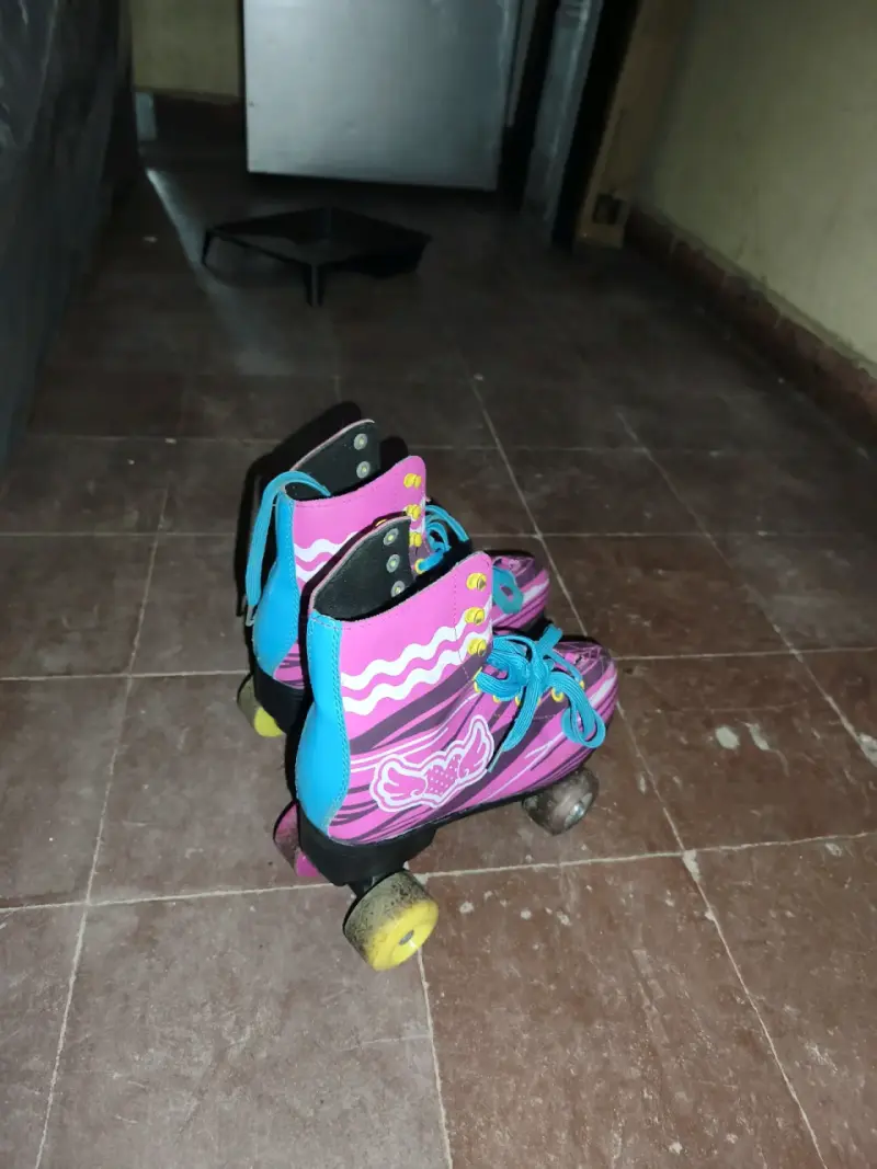 Patines de cuatro ruedas Dolphin rosados para niños - 2
