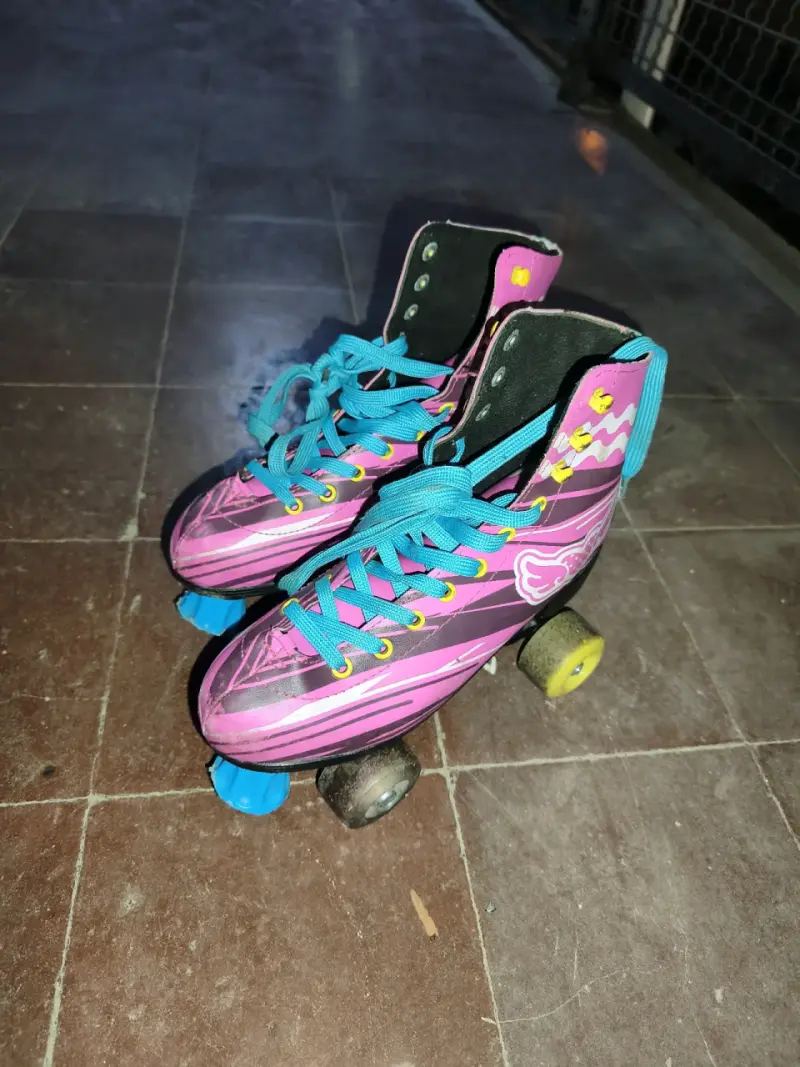 Patines de cuatro ruedas Dolphin rosados para niños - 3