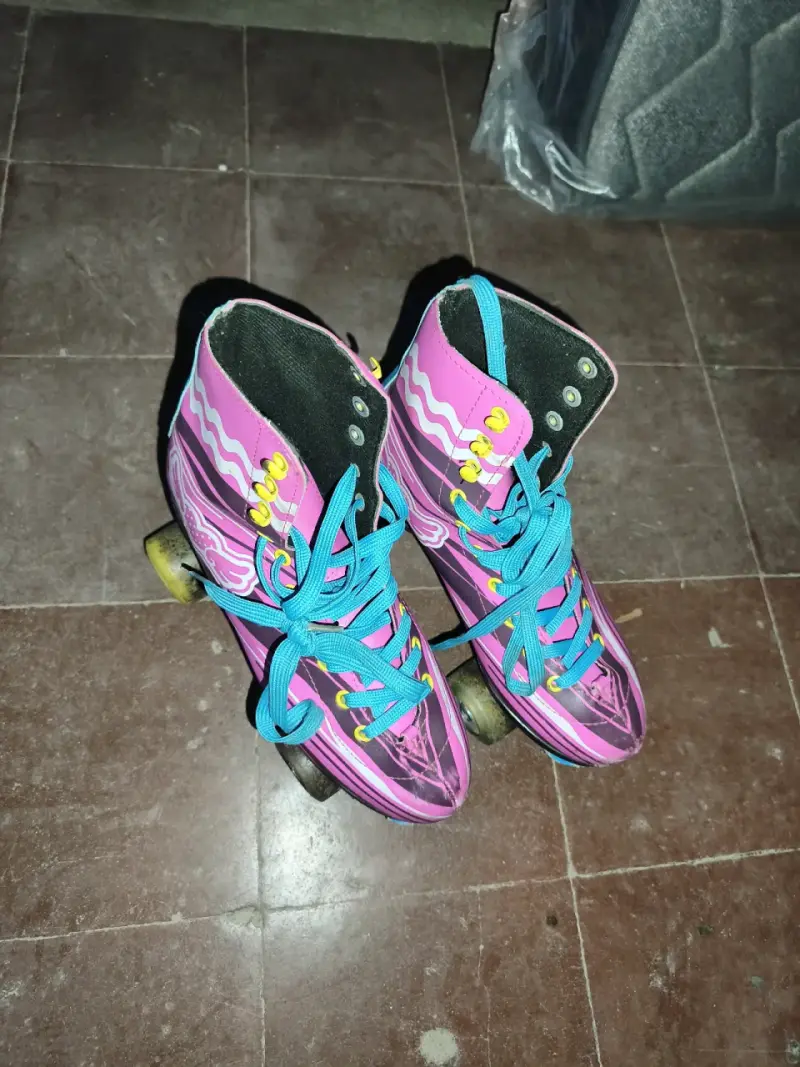 Patines de cuatro ruedas Dolphin rosados para niños - 4