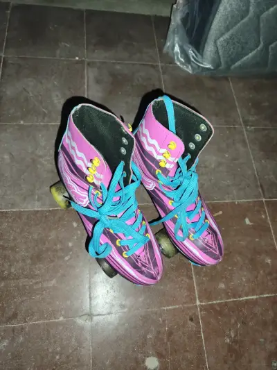 Patines de cuatro ruedas Dolphin rosados para niños - miniatura 4